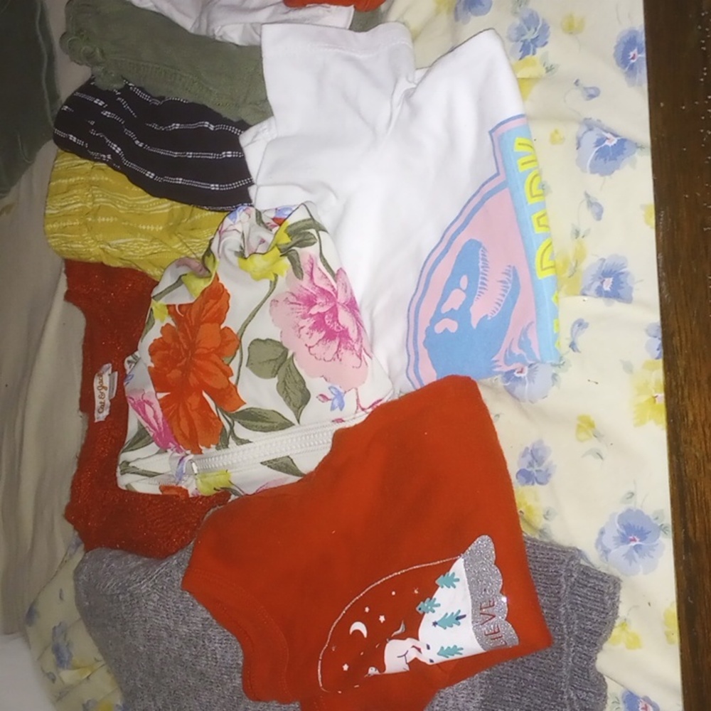 Bundle of toddler girls clothes.size 2.